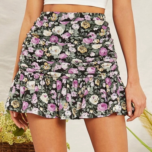 Floral Print Hem Ruched Skirt - Picture 2 of 5